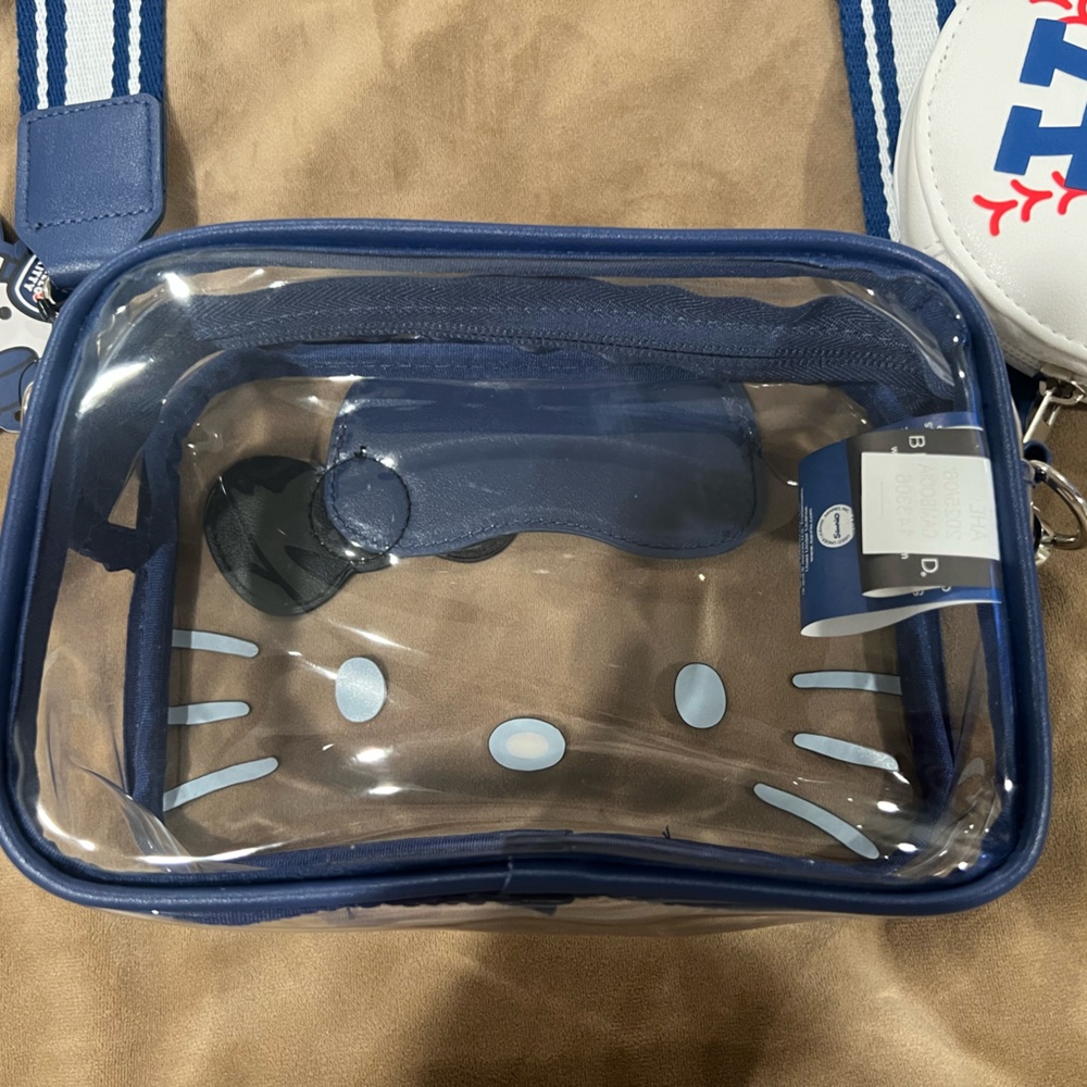 Hello Kitty x LA Dodgers Crossbody Bag Set - Picture 2 of 5